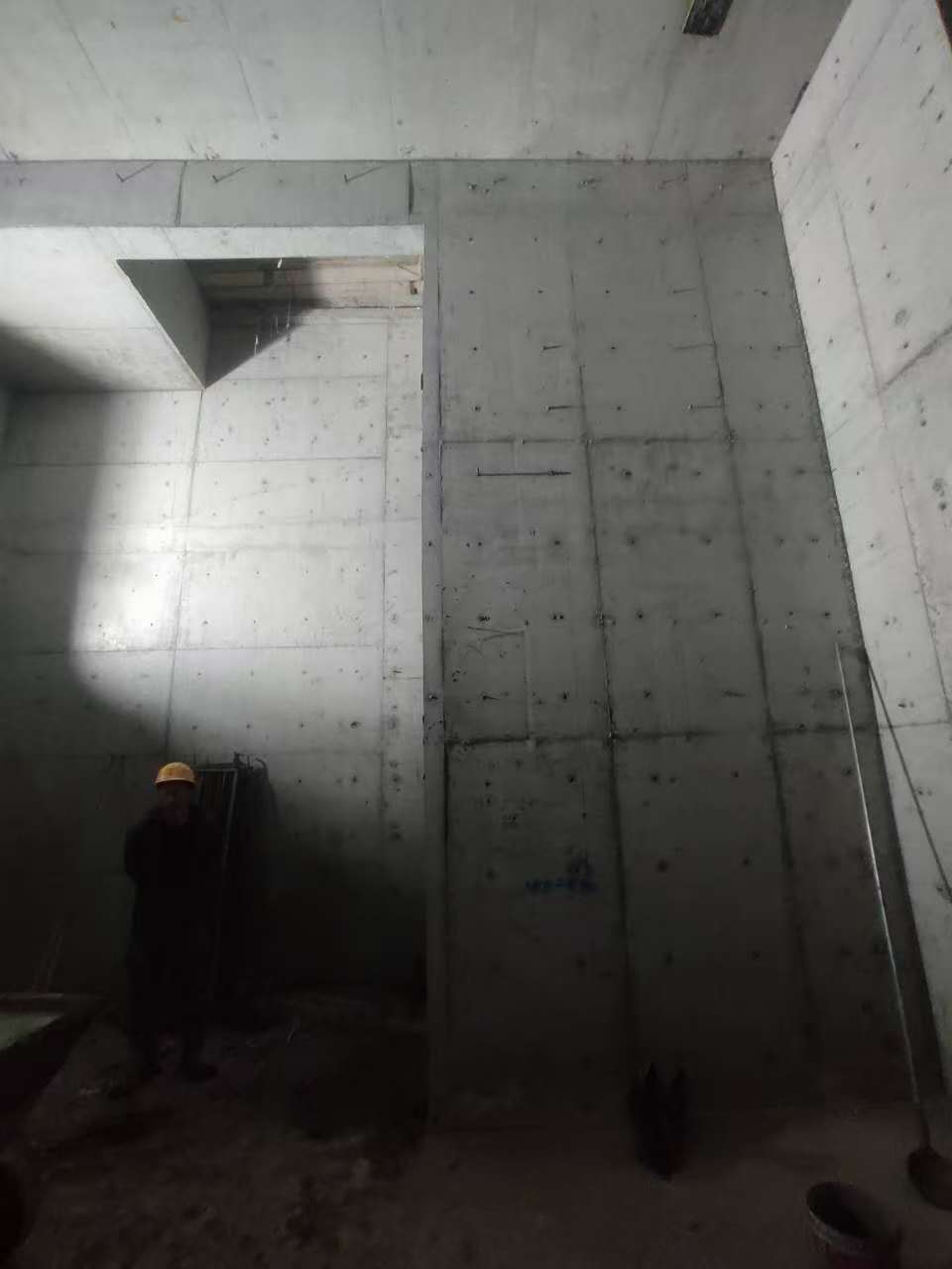 烟台墙上开槽钢筋断了有影响吗